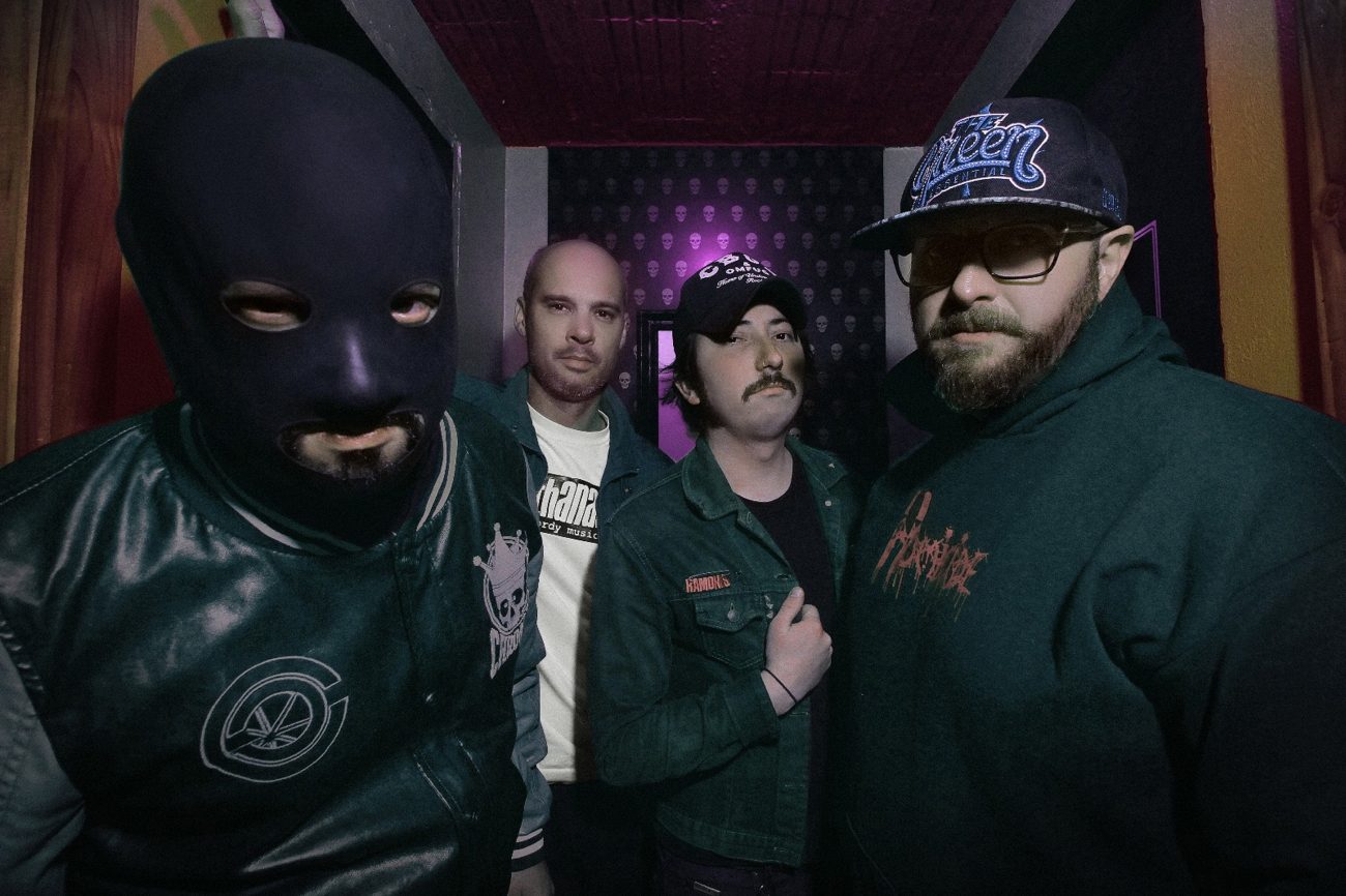 Euthanasia era o nome adotado pelo grupo de garotos catarinenses que fundaram a banda em 1992. O músico Geraldo Borges destaca que som do grupo tem um ritmo hardcore com adição de elementos eletrônicos. Nos palcos, o grupo já se apresentou com Marcelo D2, Ratos de Porão e Sepultura. Em 2005, a banda passou a se chamar Eutha - Eutha/Divulgação