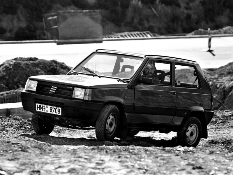 Fiat Panda: desde sua primeira geração, lançada nos anos 1980, tem uma versão 4x4 no catálogo - Foto: Divulgação - Foto: Divulgação/Garagem 360/ND