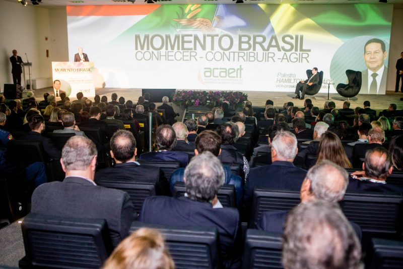 Palestra de Hamilton Mourão foi prestigiada na Fiesc. Foto: Flavio Tin/ND