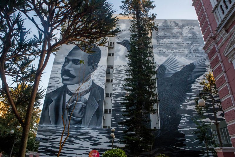 Mural Cisne Negro, na Praça 15, foi inaugurado na quinta-feira (11) – Flavio Tin/ND