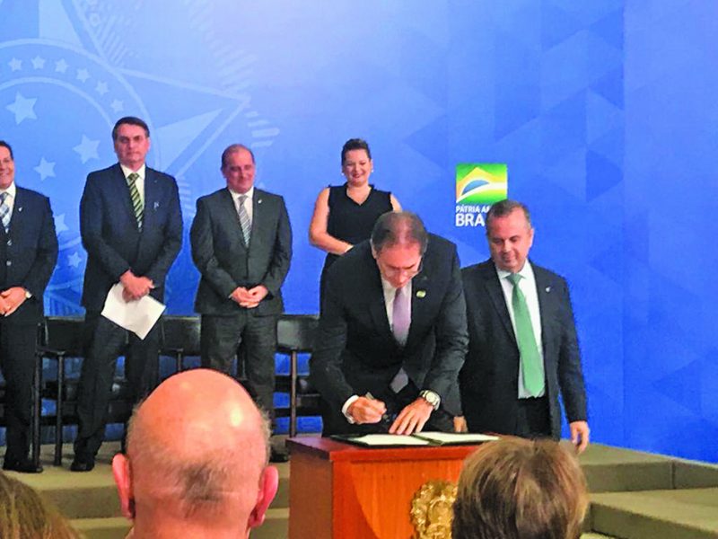 Presidente da Fiesc assina regulamentação das NRs no Palácio do Planalto – Divulgação/ND