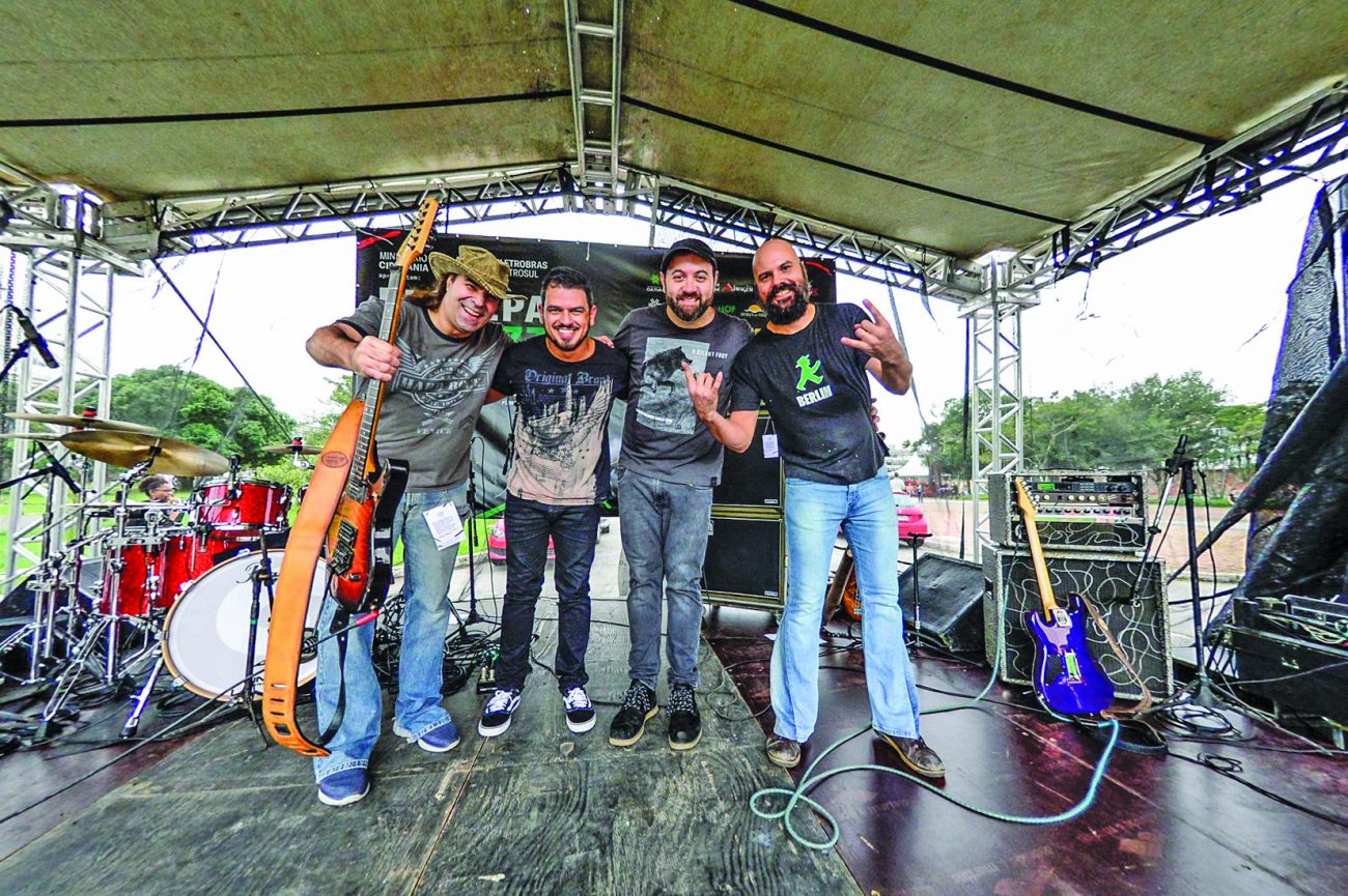 As primeiras músicas da Brasil Payaya foram gravadas em Laguna no ano de 1993. A ideia era aproximar as canções instrumentais do público popular. Entre seus discos estão “Brasil Payaya” de 1997, “Esperanza” lançado em 2006 e o DVD “Emancipation” gravado em 2011. A banda também gravou CD’s com a Camerata Florianópolis - Eduardo Valente/ND