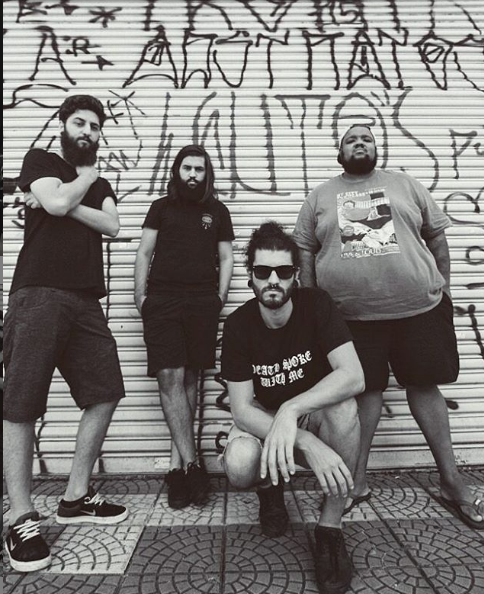 A banda Ponto Nulo no Céu foi fundada em 2007 pelos músicos catarinenses Dijjy, Vinícius, Júlio e Henrique. O grupo tem três discos lançados, sendo o mais recente “Pintando Quadros Invisíveis” lançado em 2016. - Reprodução/Instagram