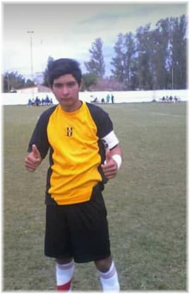 Goleiro Ramón Coronel defendeu o pênalti, mas caiu desacordado na sequência – Liga Regional Norteña de Fútbol 2016/ Facebook/ Reprodução