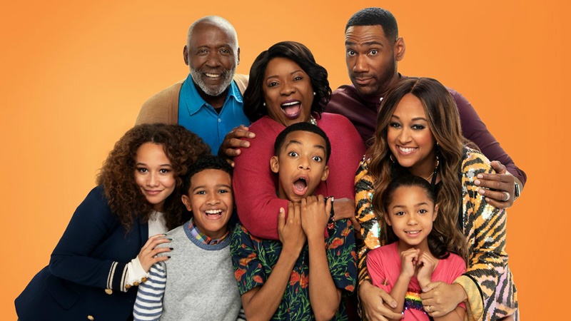 Estreias da Semana na Netflix: de 5 a 11 de julho. Reunião de Família (2019) - uma temporada. Quando a família McKellan se muda de Seattle para uma cidadezinha na Georgia, a vida no sul dos EUA e os avós conservadores desafiam seu estilo de vida. - Divulgação/33Giga/ND