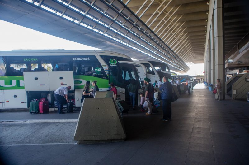 Movimento é intenso no Terminal Rita Maria no retorno das férias escolares. Foto: Flávio Tin/ND