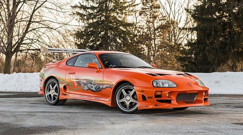 Equipado com dois cilindros de óxido nitroso e motor 3.0 de 220 cavalos, o Toyota Supra 1993 guiado pelo personagem Brian O'Conner (Paul Walker) em Velozes e Furiosos (2001) foi vendido por US$ 185 mil (cerca de R$ 640 mil) pela casa de leilões Mecum Auctions, dos Estados Unidos, em maio de 2015 - Foto: Reproduçãonn - Foto: Reproduçãonn/Garagem 360/ND
