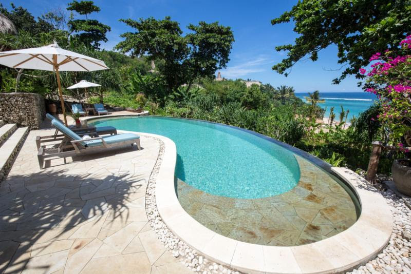 Todas as suítes do hotel Nihiwatu, na Ilha de Sumba, Indonésia, contam com uma piscina privativa como a da foto. Borda infinita e vista espetacular. Precisa de mais alguma coisa? - Divulgação - Divulgação/Rota de Férias/ND