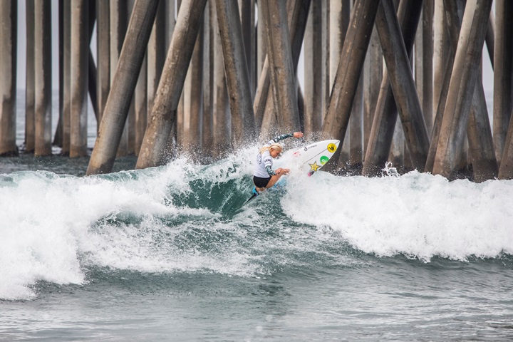 Tatiana Weston-Webb venceu bateria que tinha a australiana Stephanie Gilmore. Foto: Jenny Herron/ND