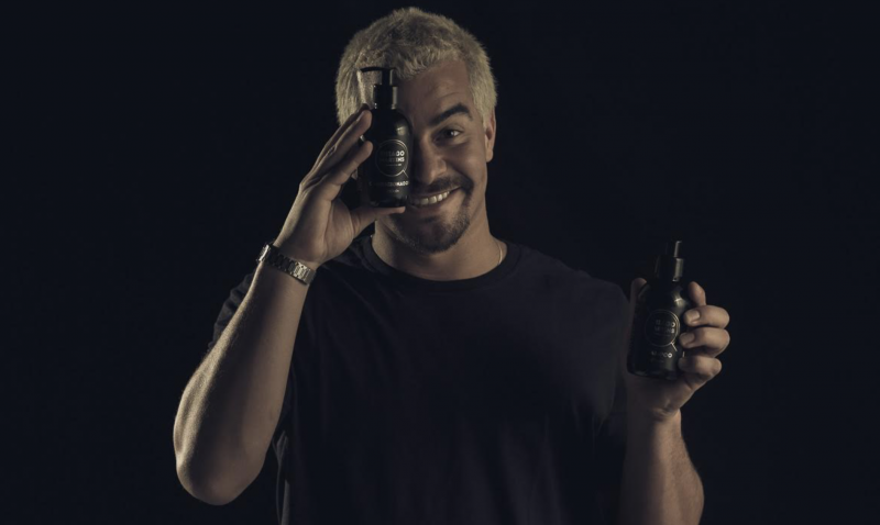 O ator Thiago Martins exercita sua vers&atilde;o garoto-propaganda “empreendedor”. – Divulga&ccedil;&atilde;o