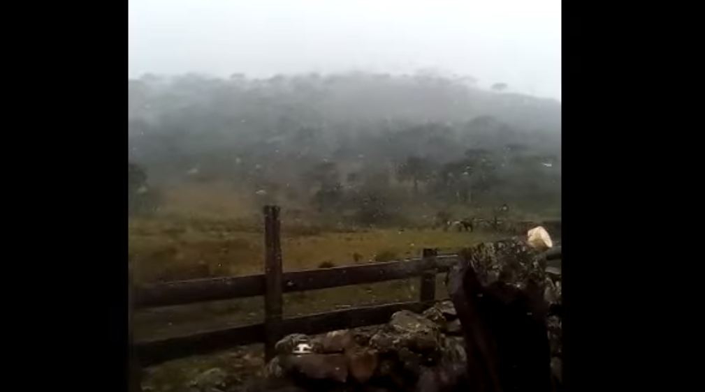 Vídeos Neve é registrada na Serra Catarinense na tarde desta sexta feira ND Mais