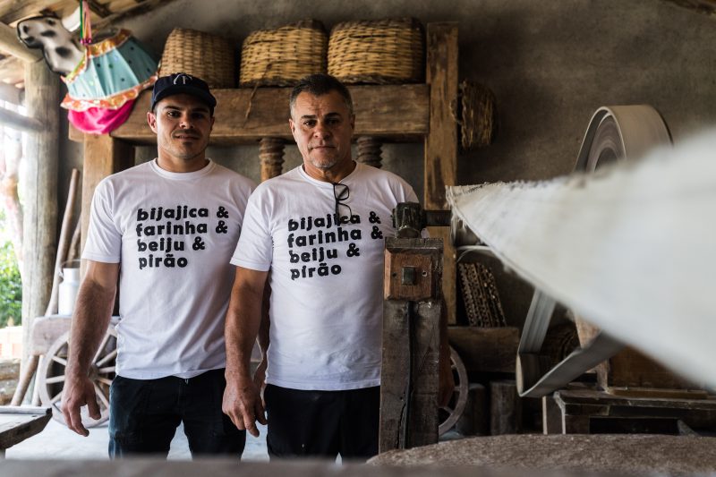 Diego e o pai, S&eacute;rgio Murilo do Santos, querem trazer as novas gera&ccedil;&otilde;es para o ambiente do engenho – Anderson Coelho/ND