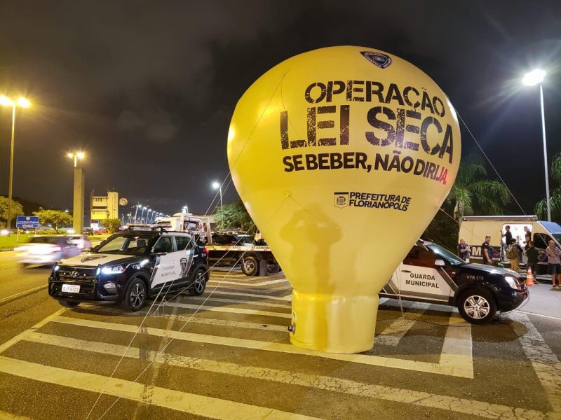 Blitz Lei Seca foi realizada na Avenida Governador Gustavo Richard, próximo ao acesso à ponte Colombo Salles – GMF/Divulgação/ND