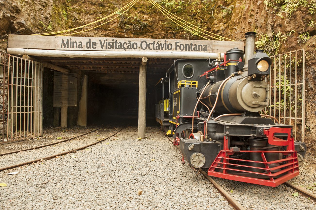 É possível visitá-la a pé ou embarcado em uma mini-locomotiva - Markito/Santur/Divulgação/ND