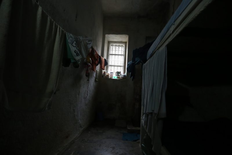 Iluminação é precária nas celas da Penitenciária de Florianópolis &#8211; Anderson Coelho/ND
