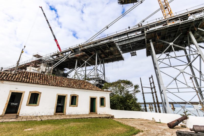 Forte de Santana, na cabeceira insular da ponte Herc&iacute;lio Luz, levou &oacute;leo de baleia em sua constru&ccedil;&atilde;o – Foto: Anderson Coelho/Arquivo/ND