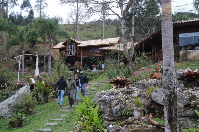 Peritos averiguaram a propriedade das v&iacute;timas localizada em Alfredo Wagner – Foto: Anderson Coelho/ND