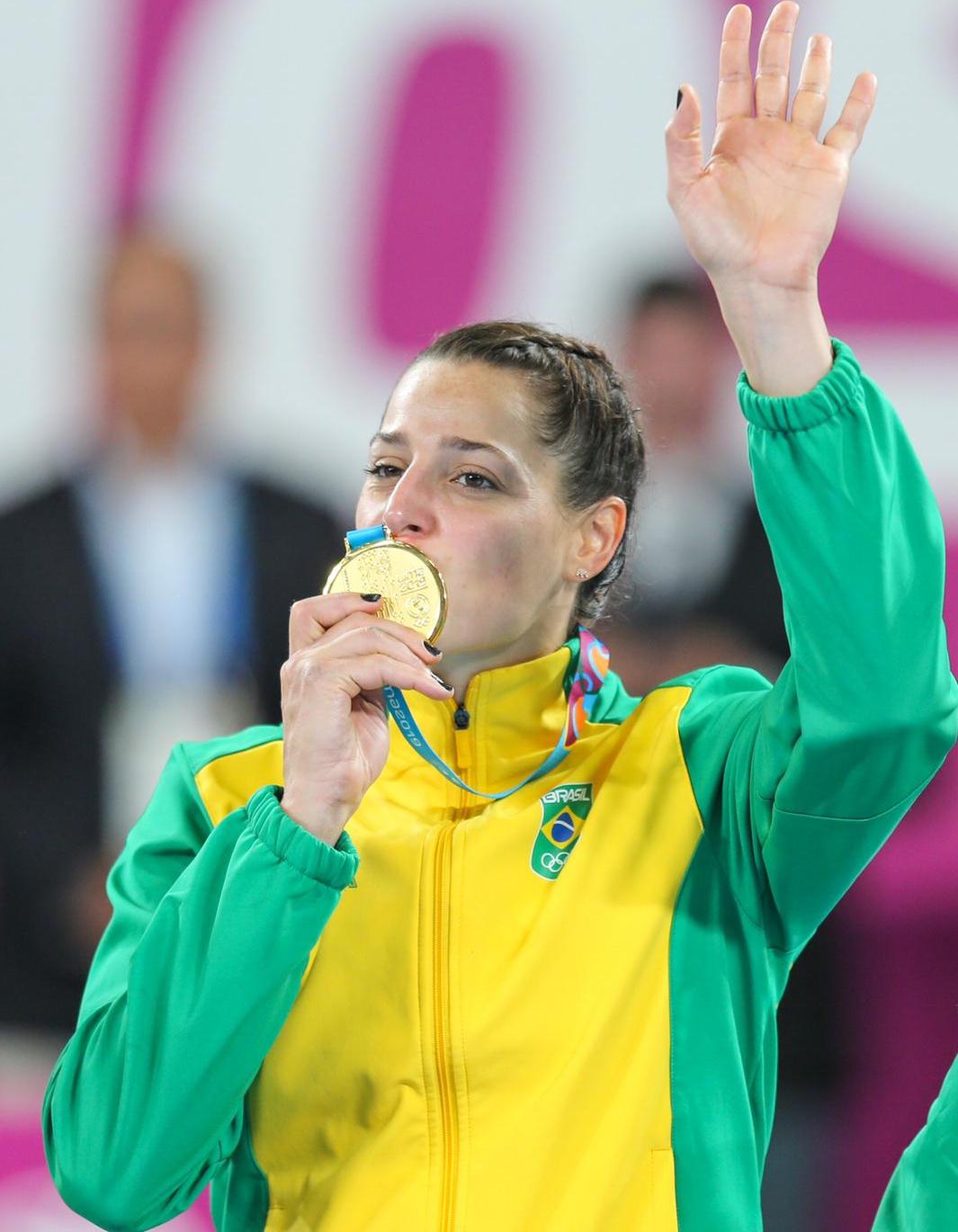 Duda Amorim é eleita melhor jogadora de handebol do mundo