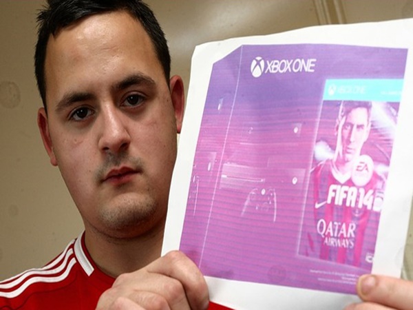 Em 2013, Peter Clatworthy comprou um Xbox One pelo site de compras eBay. O que ele não esperava é que, em vez do console, receberia uma imagem do produto impressa em baixa qualidade com a mensagem "Muito obrigada pela sua compra". - Crédito: reprodução da internet /33Giga/ND