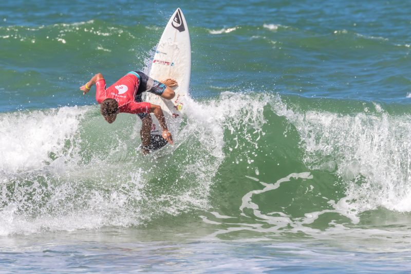 Catarinenses vencem o Oi Pro Junior Series e carioca e peruano