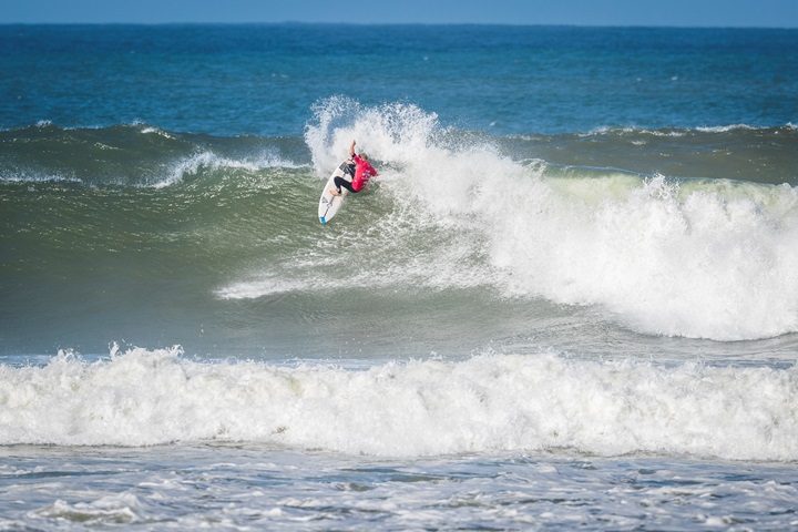 Australiano Stuart Kennedy j&aacute; integrou a elite do surfe mundial. Foto: Damien Poullenot/ND