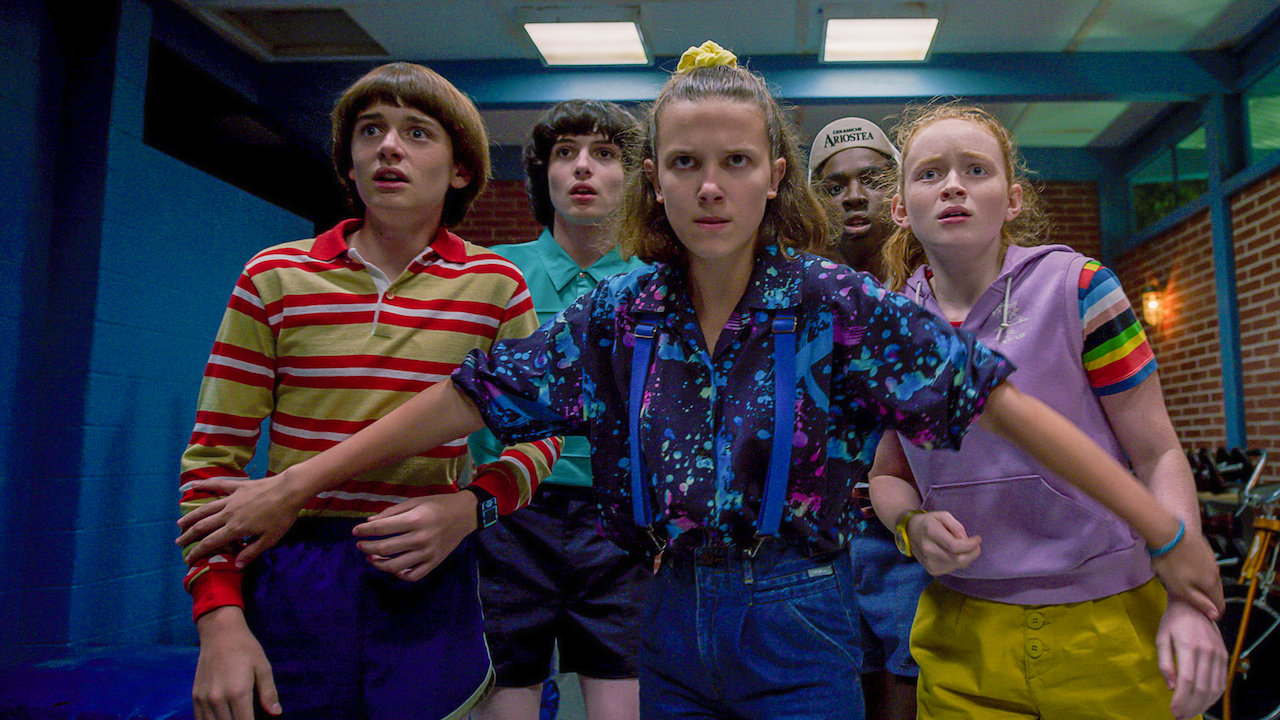 Ator de 'Stranger Things' revela que é gay e compartilha reações à notícia:  'nós sabemos