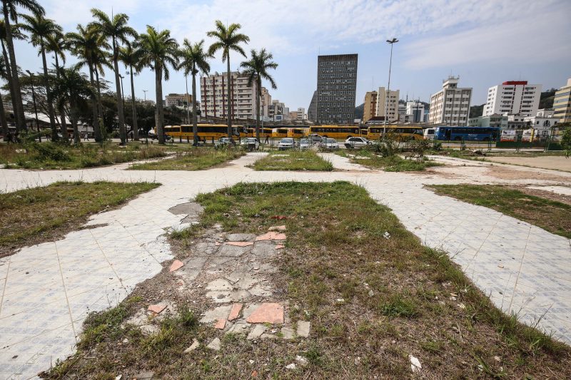 Aterro da Ba&iacute;a Sul revela sinais de abandono. Foto: Anderson Coelho/Arquivo/ND