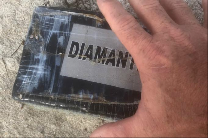 A cocaína embalada encontrada após passagem do Dorian – Departamento de Polícia de Melbourne / Divulgação