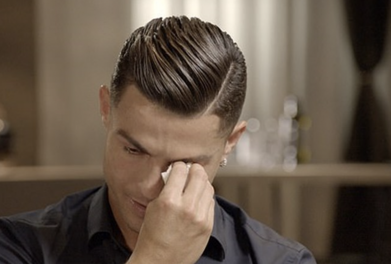 Cristiano Ronaldo se emociona durante entrevista &#8211; Reprodução TV