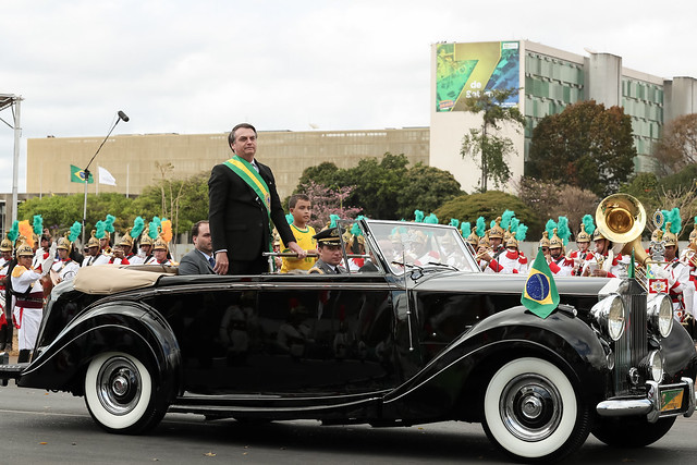 Bolsonaro leva Edir Macedo e Silvio Santos para desfile da Independência -  Estadão