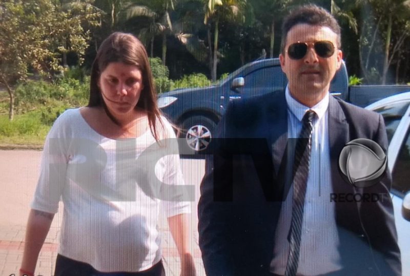 Magali prestou o primeiro depoimento sobre o caso na semana passada acompanhada do advogado – Jonathan Rocha/RICTV
