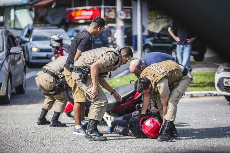 Acidente de moto pr&oacute;ximo a UFSC, em Florian&oacute;polis – Daniel Queiroz/Arquivo/ND