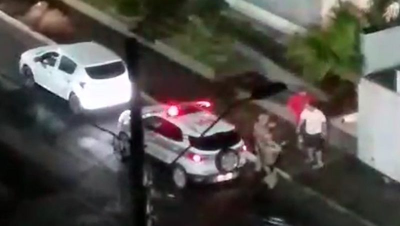 Pol&iacute;cias militares foram agredidos durante abordagem a motorista embriagado – Pol&iacute;cia Militar/Divulga&ccedil;&atilde;o/ND