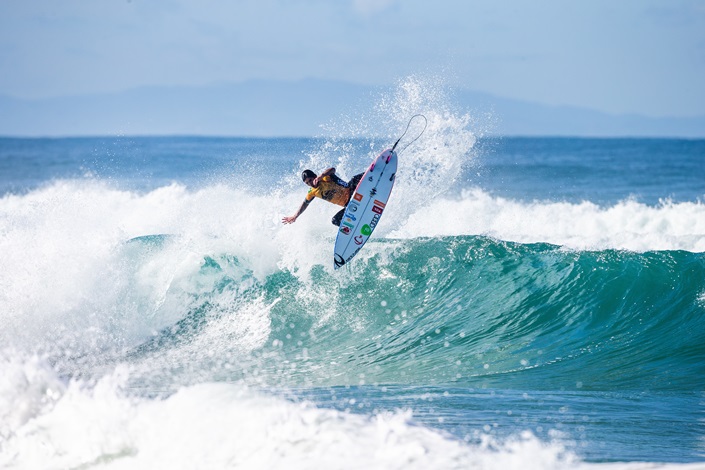 Gabriel Medina é campeão em etapa na Austrália; Tatiana Weston