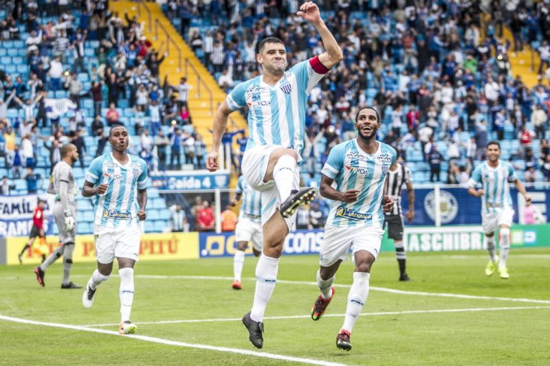 Le&atilde;o da Ilha come&ccedil;ou mal em 2016, mas conseguiu arrancada e ficou com o vice-campeonato da Segundona – Foto: Arquivo/Marco Santiago/ND