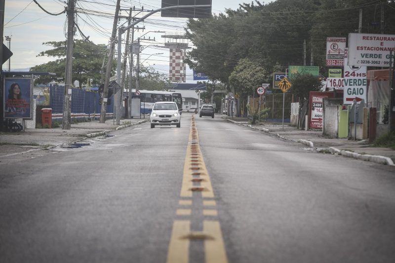 Avenida Deputado Diom&iacute;cio Freitas, no Carianos, antes com tr&acirc;nsito intenso e agora &agrave;s moscas na regi&atilde;o do antigo terminal de passageiros do aeroporto Herc&iacute;lio Luz – Foto: Anderson Coelho/Arquivo/ND