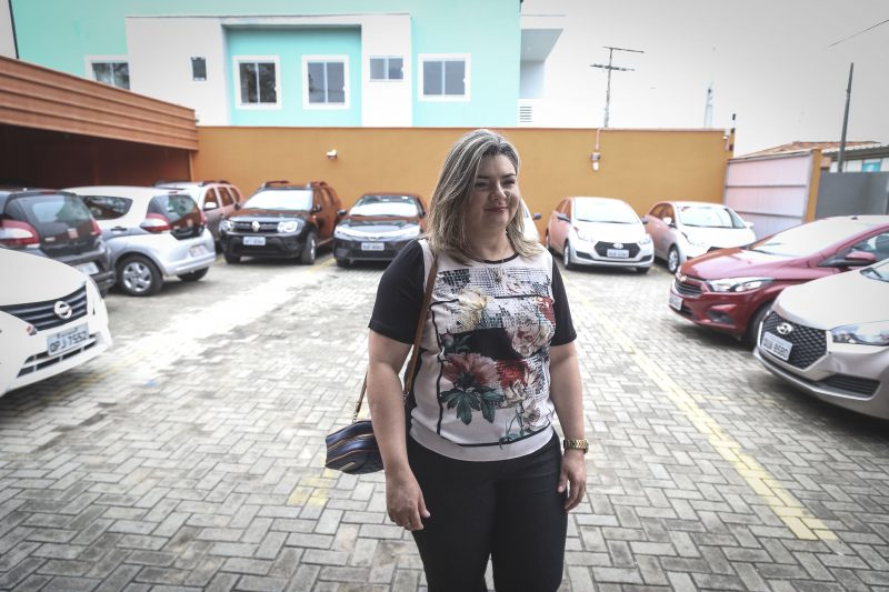 Patr&iacute;cia Viana se surpreendeu com a nova realidade do bairro – Foto: Anderson Coelho/ND
