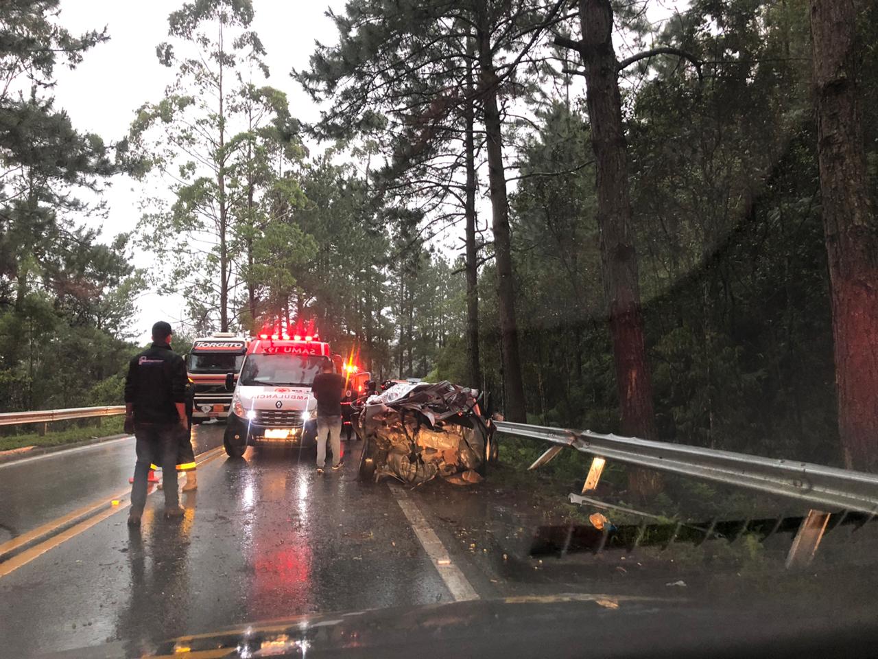 Acidente ocorreu com dois veículos, no km 49 - Divulgação/PRF/ND