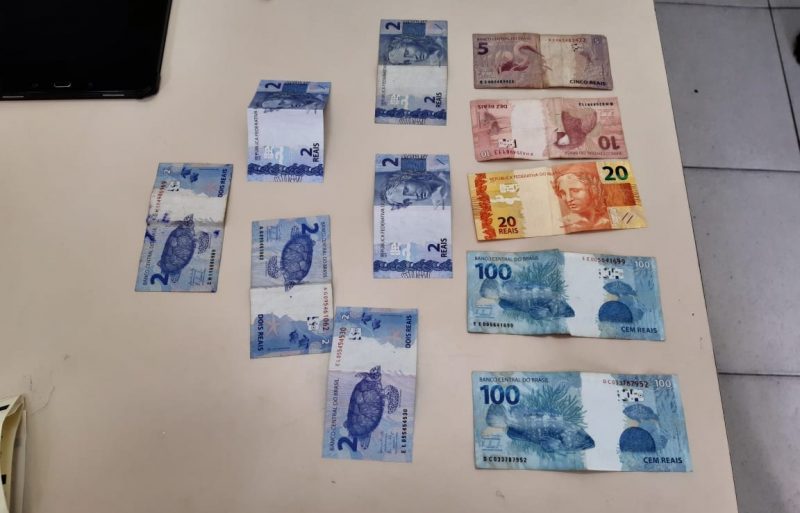Foram apreendidos R$247 – Foto: PMRv/Divulga&ccedil;&atilde;o/ND