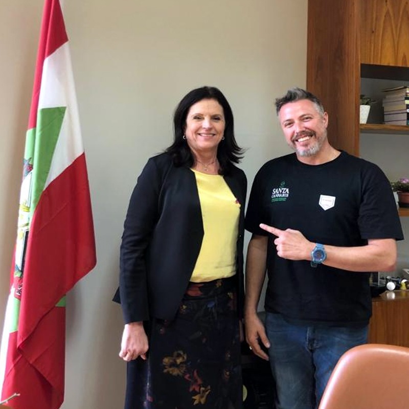 Angela Amin e o presidente da Santa Cannabis, Pedro Sabaciauskis – Foto: Divulga&ccedil;&atilde;o/ND