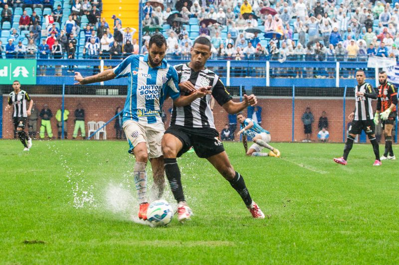 Avaí x Figueirense, pela Série A 2015. um dos encontros entre as equipes na elite do futebol nacional – Foto: Marco Santiago/arquivo/ND