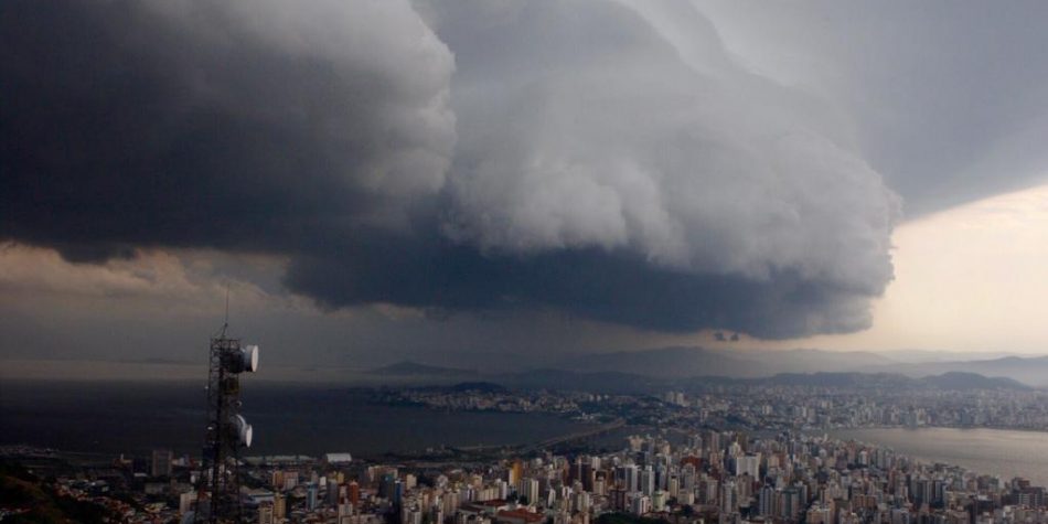 Nove regiões de SC estão em alerta para temporais neste domingo; veja lista