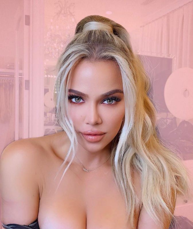 Khloe Kardashian disse que a foto é uma imagem antiga, porém ninguém a reconheceu – Foto: Reprodução/ND