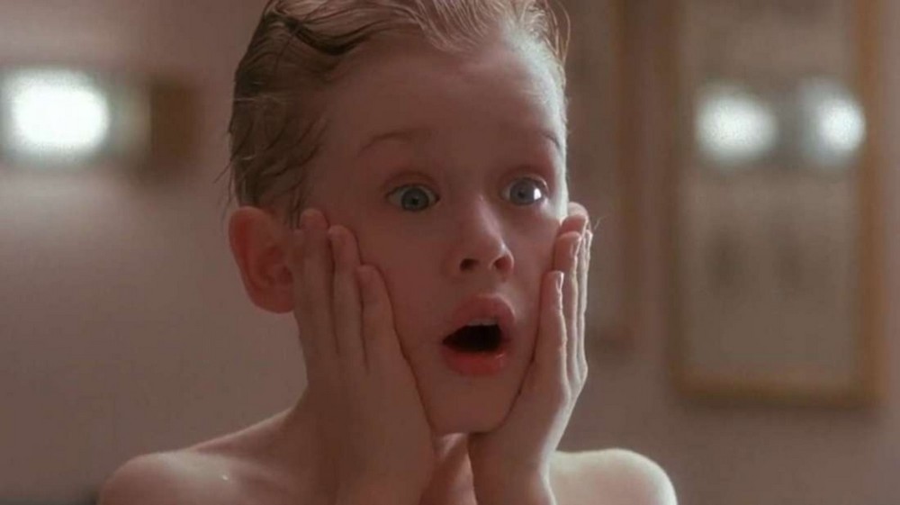Macaulay Culkin já tinha feito outros papéis, como no clássico “A Hora do Terror” (The Midnight Hour, 1985), quanto tinha 5 anos. Porém, o estrelado veio com Kevin McCallister em “Esqueceram de Mim”, quem não lembra? - Divulgação/ND