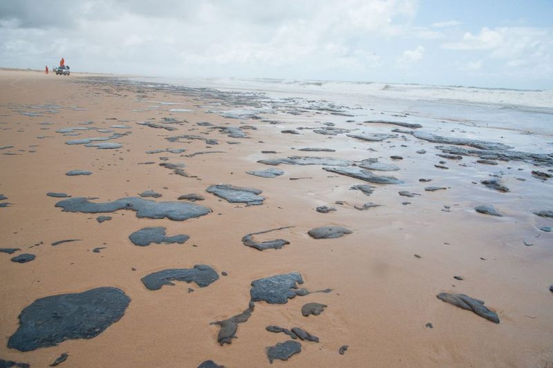 Poluente já foi identificado em mais de 130 pontos no litoral de oito estados – Foto: Marcos Rodrigues/Adema/Governo de Sergipe/ND