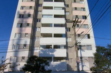 Menina de 10 anos caiu do 9&ordm; andar do edif&iacute;cio e sobreviveu, em Belo Horizonte – Foto: Record TV Minas/Reprodu&ccedil;&atilde;o