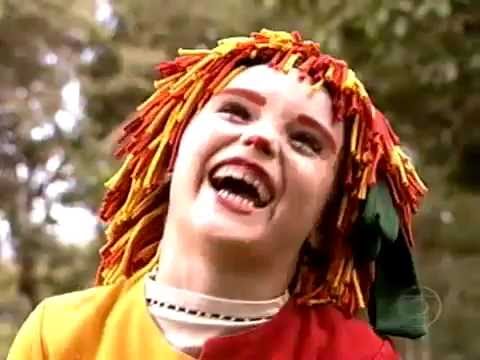 Isabelle Drummond era o destaque na série infantil “O Sítio do Pica-pau Amarelo”. Aos sete anos, a atriz passou a interpretar a boneca Emília, uma das personagens mais marcantes da história de Monteiro Lobato. - Reprodução/Youtube