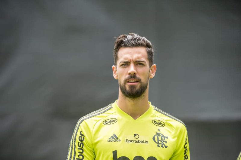 Zagueiro Pablo Marí é esfaqueado na Itália