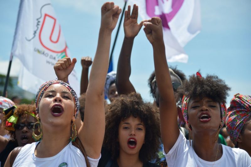 Mulheres negras em manifestação política