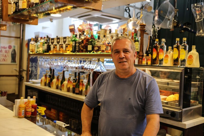 Beto Barreiros, dono do Box 32, um dos pontos mais conhecidos, elogia o espa&ccedil;o &ldquo;democr&aacute;tico&rdquo; – Foto: Anderson Coelho/ND